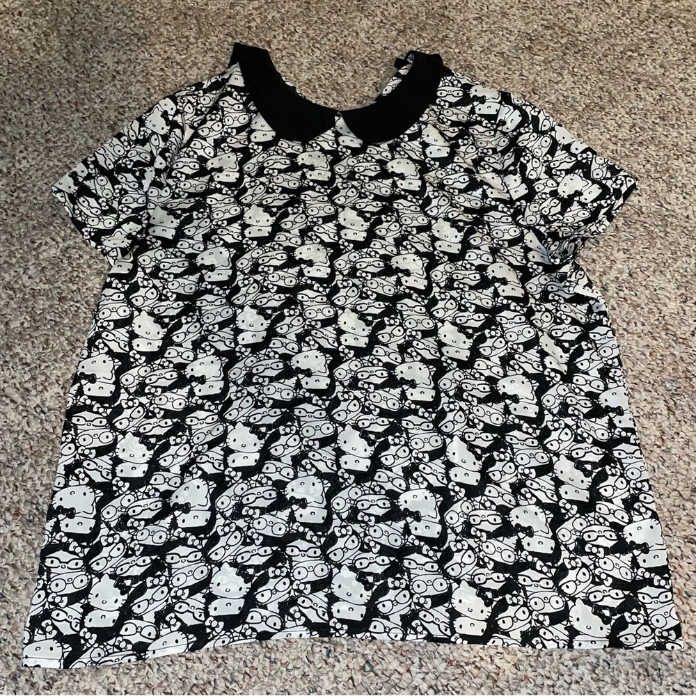 Hello Kitty “nerd” Shirt Large
